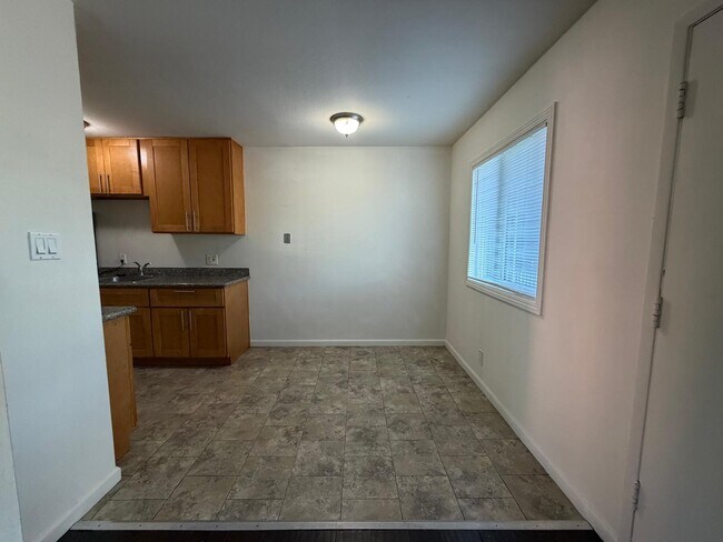 Building Photo - 3232 14th Ave