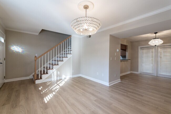 Building Photo - Beautiful 2BR/1.5BA condo in a gated community in the heart of Sandy Springs