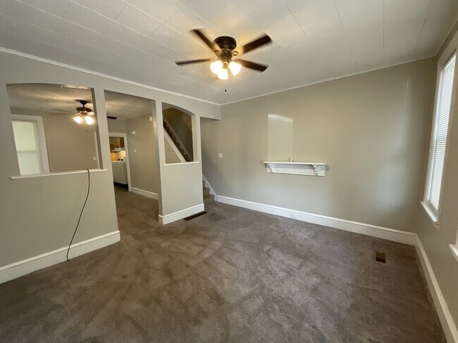 Building Photo - 254 E Louther St