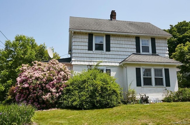 Building Photo - 14 Redbrook Rd