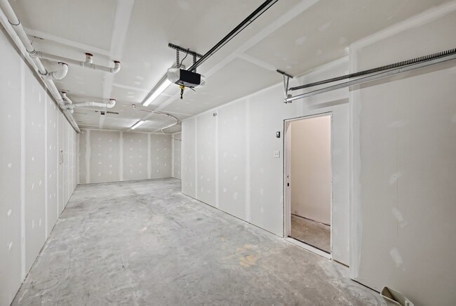 Building Photo - 212 Hull Ave