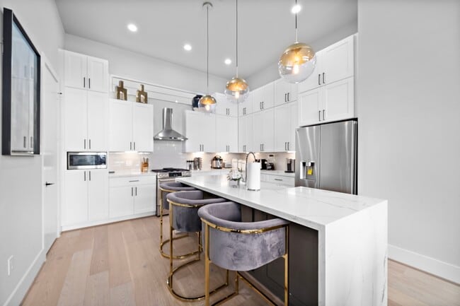 Building Photo - 3513 Hutchins St