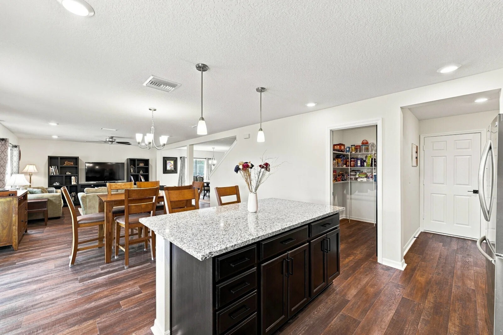Building Photo - 455 Overpool Ave