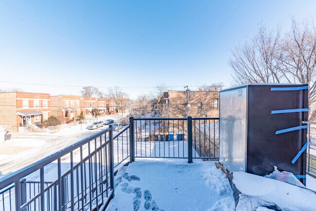 Building Photo - 7237 S Ridgeland Ave