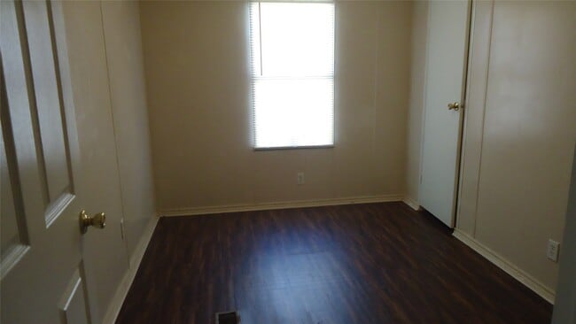 Building Photo - 108 Gossett St