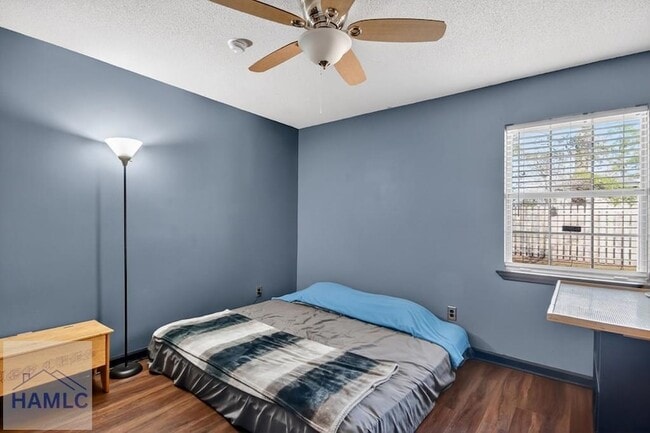 Building Photo - 606 Windhaven Dr