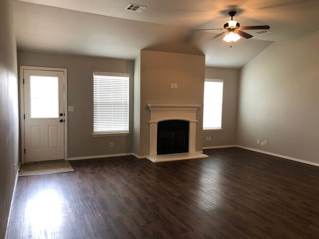 Building Photo - Bixby Schools -  3 Bedroom 2 Bath in The T...