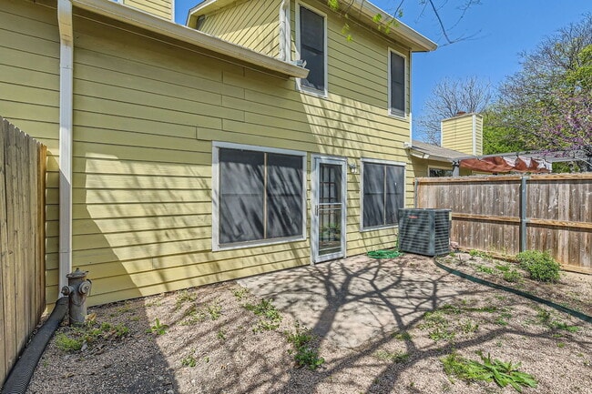 Building Photo - 512 Eberhart Ln