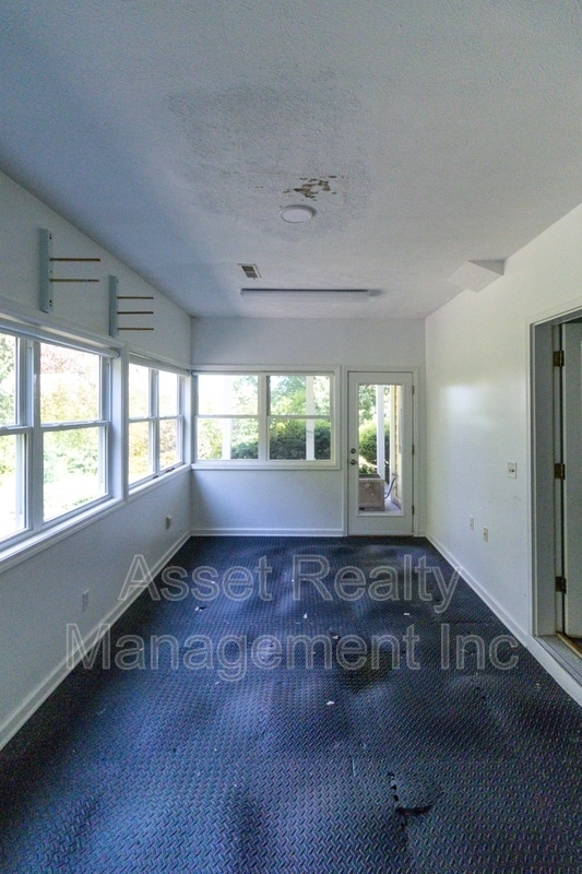 Building Photo - 2084 Allenridge Dr