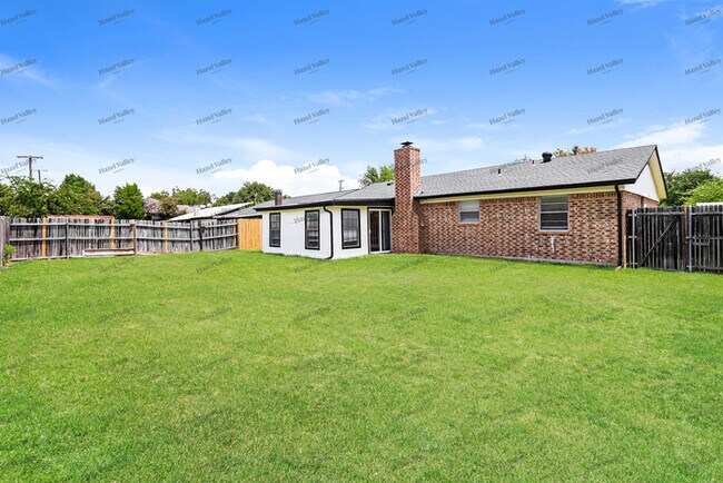 Building Photo - 6929 Mccoy Dr