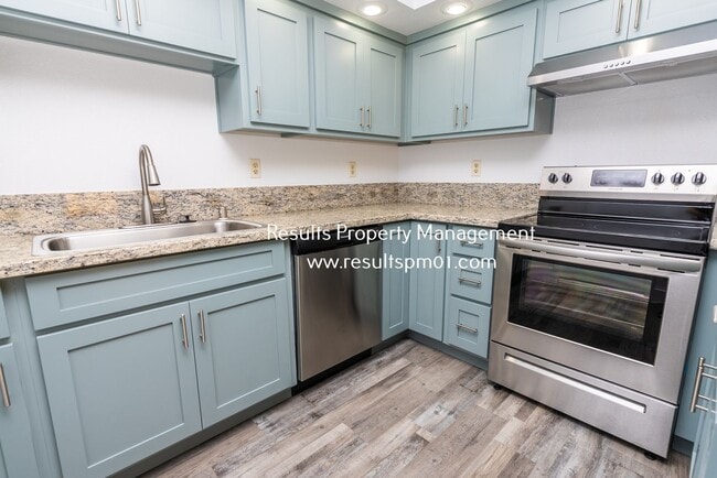 Building Photo - Charming 2 Bed Two Bath Duplex