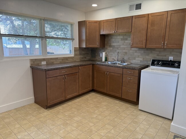 Building Photo - 1332 Eldorado Dr