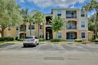Building Photo - Spacious 2/2 Condo in Gated Orlando Commun...