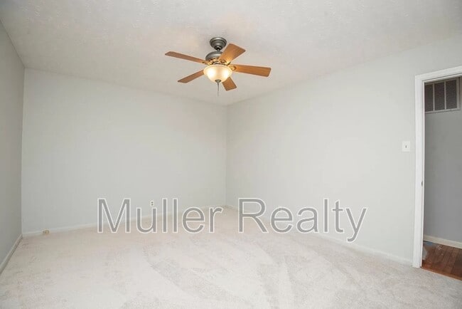 Building Photo - 10837 Dineen Dr