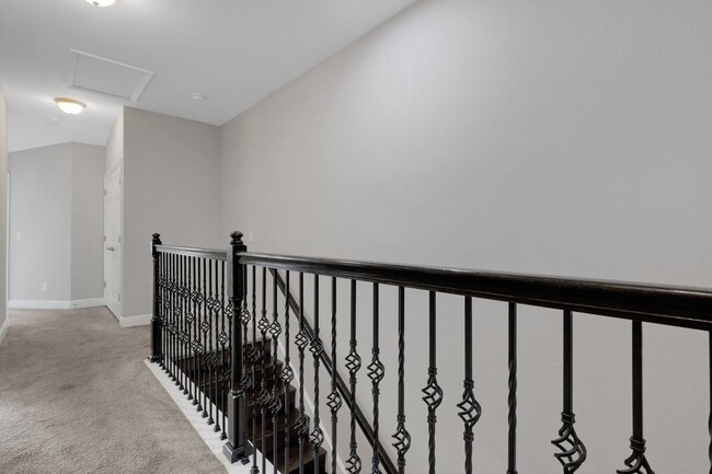 Building Photo - Beautiful Townhome for Rent
