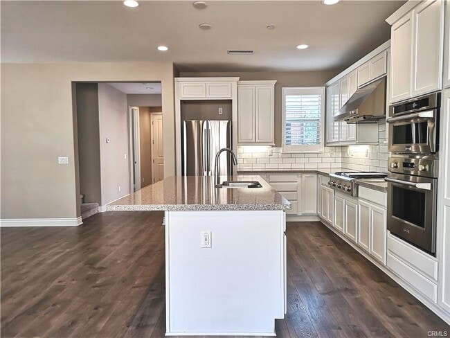 Building Photo - 206 Gaspar