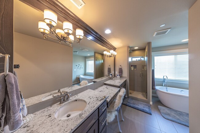 Building Photo - Four Bedroom Home + Bonus & Den in Gated C...