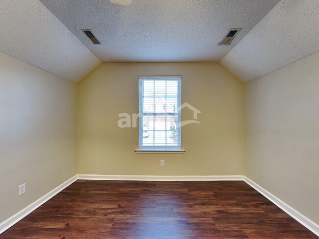 Building Photo - 28 Ginger Gold Dr
