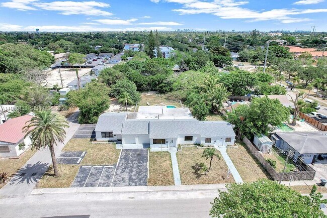 Building Photo - 2415 Pierce St