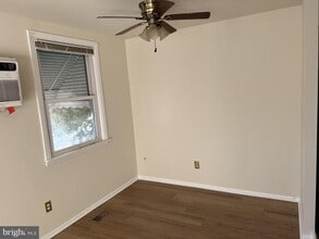 Building Photo - 205 Erica Pl