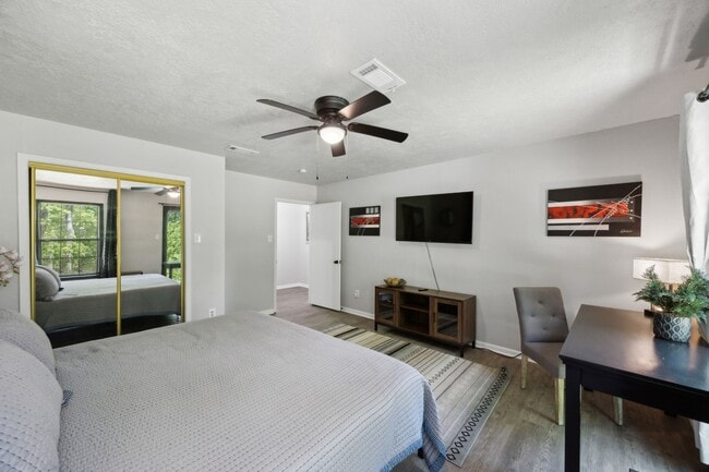 Building Photo - 10 Boat Launch Rd