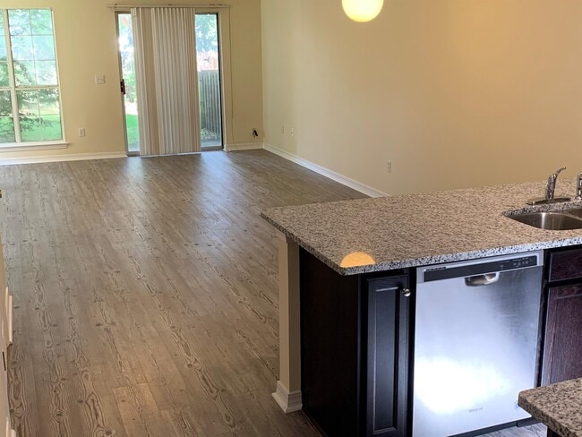 Building Photo - 2717 Bay Club Dr