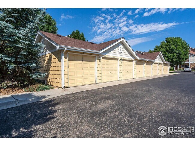 Building Photo - 4825 Hahns Peak Dr