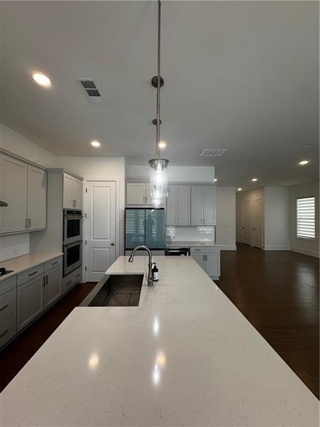 Building Photo - 1255 Westshore Dr