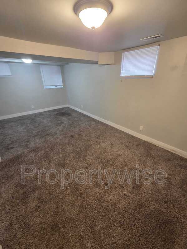 Building Photo - 136 S 900 E