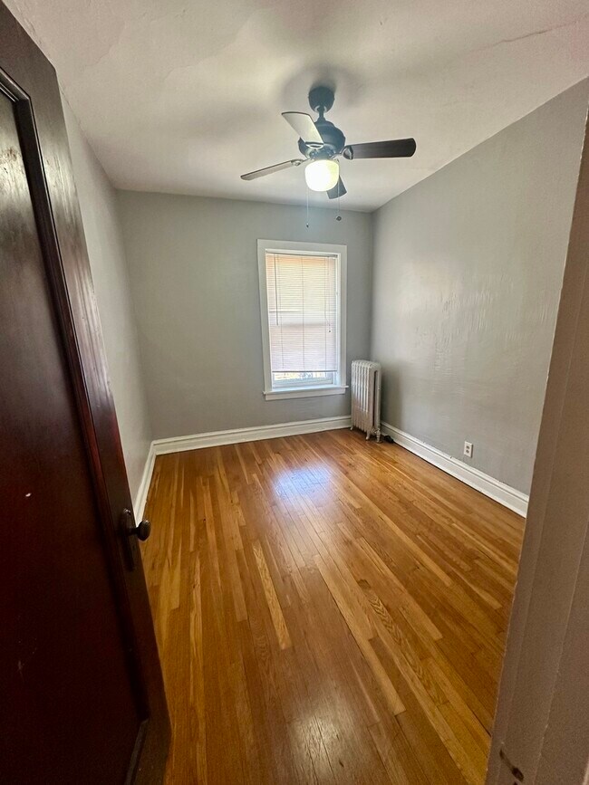 Building Photo - 5354 N Winthrop Ave