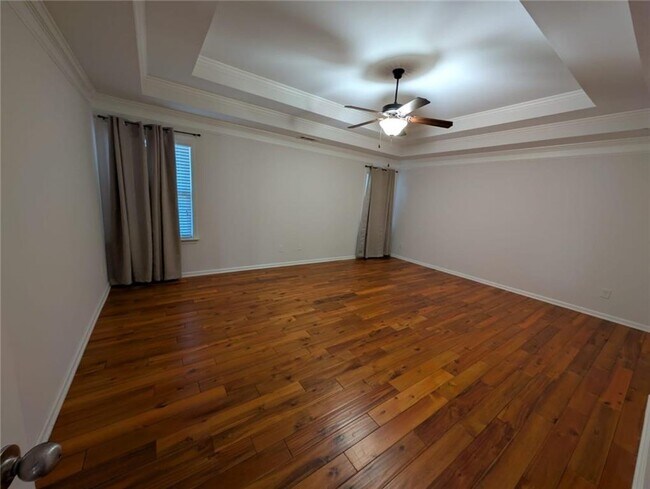 Building Photo - 2545 Manor View