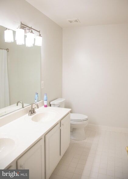 Building Photo - 3347 Wilton Crest Ct