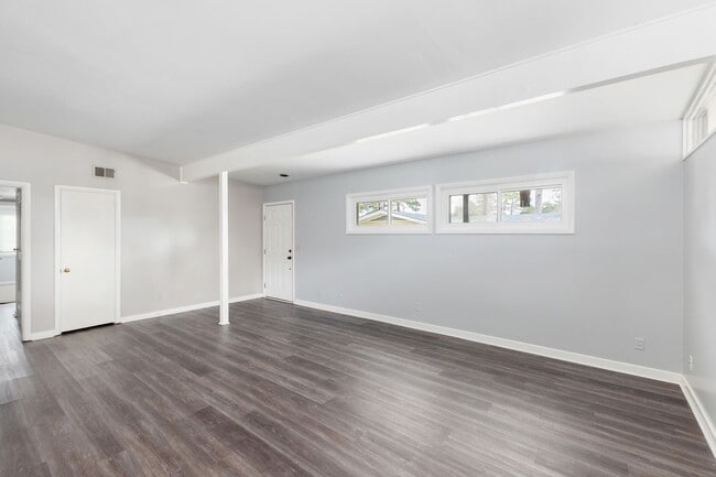 Building Photo - Charming Haven for Rent: Your Ideal Home A...