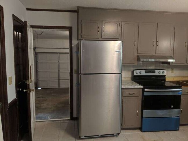 Building Photo - 144 Fern Forest Dr