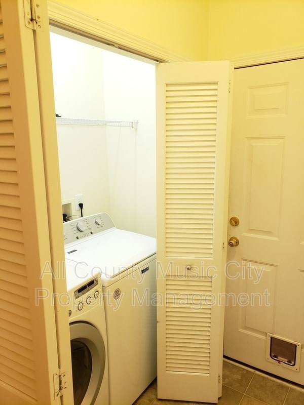 Building Photo - 905 Weatherside Ct