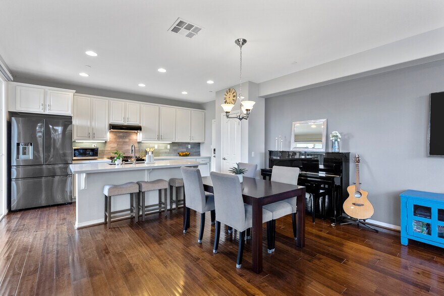 Building Photo - 28285 N Via Sonata Dr