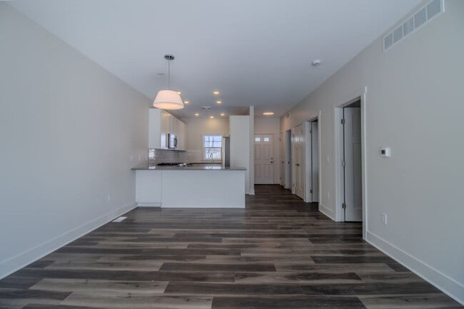 Building Photo - Premiere Place and Premiere Living!