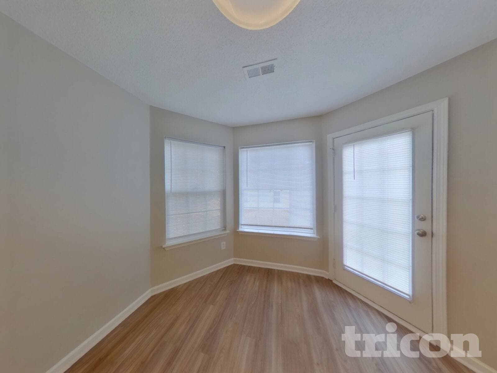 Building Photo - 1703 Mission Oaks St