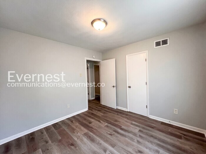 Building Photo - 856 White Clover Ln