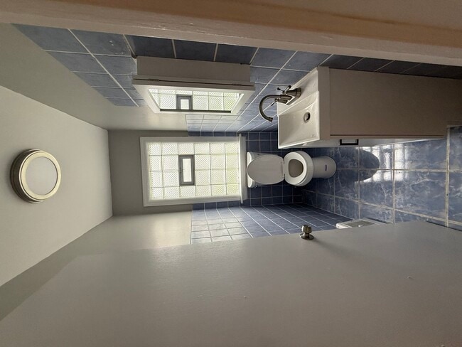 Building Photo - 10945 S Green St