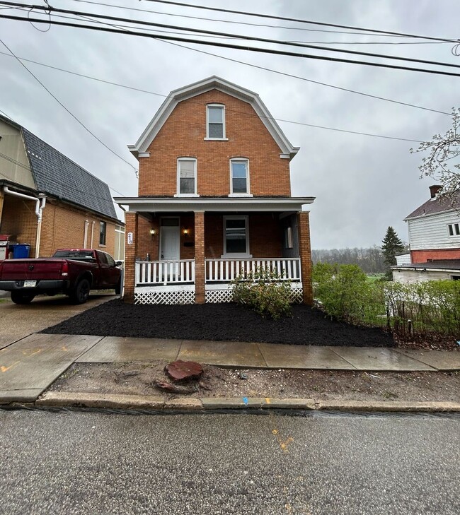 Building Photo - Now showing - 4-5BR 2 bath house for rent!
