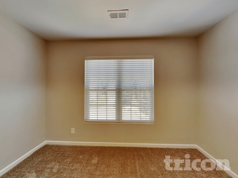 Building Photo - 2004 Blue Rock Ct