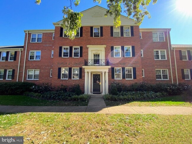 Building Photo - 6515 Potomac Ave