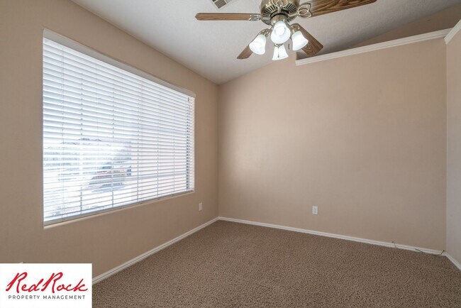 Building Photo - Pet Friendly - 4 Bed 2 Bath for rent in St. George