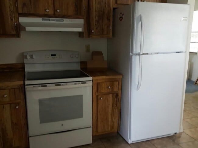 Building Photo - 83 Capri B