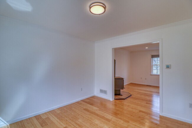 Building Photo - THIS IS THE ONE YOU HAVE BEEN WAITING FOR!...