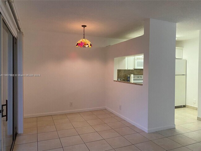 Building Photo - 9525 SW 138th Pl
