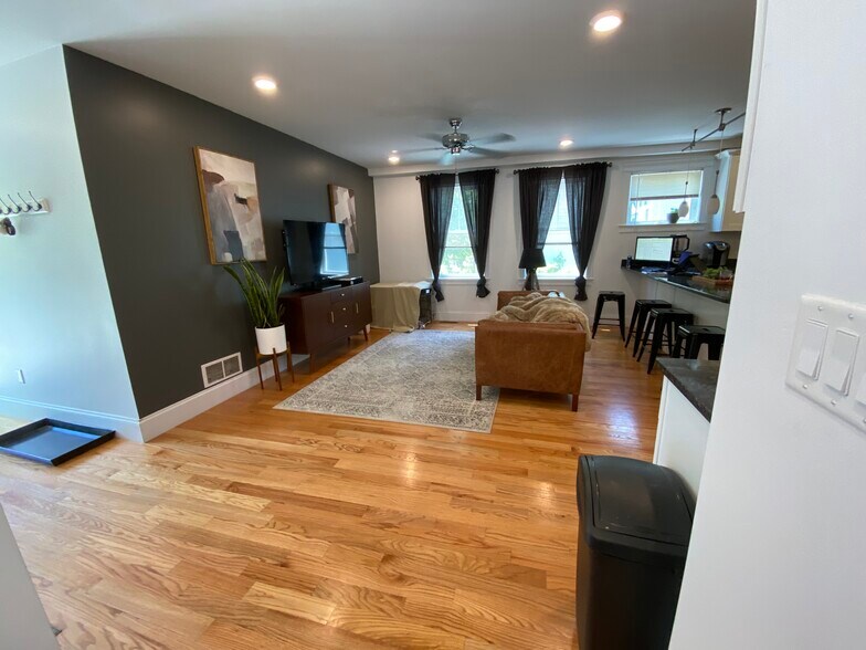 Building Photo - 12 Fern St