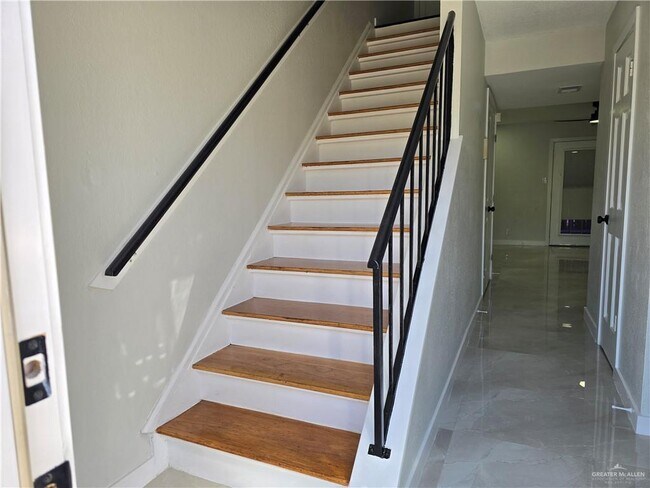 Building Photo - 16 Tori Ln