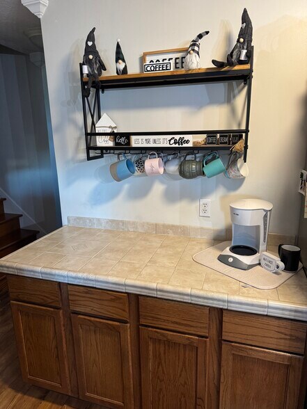 Building Photo - 1812 Lakeview Dr